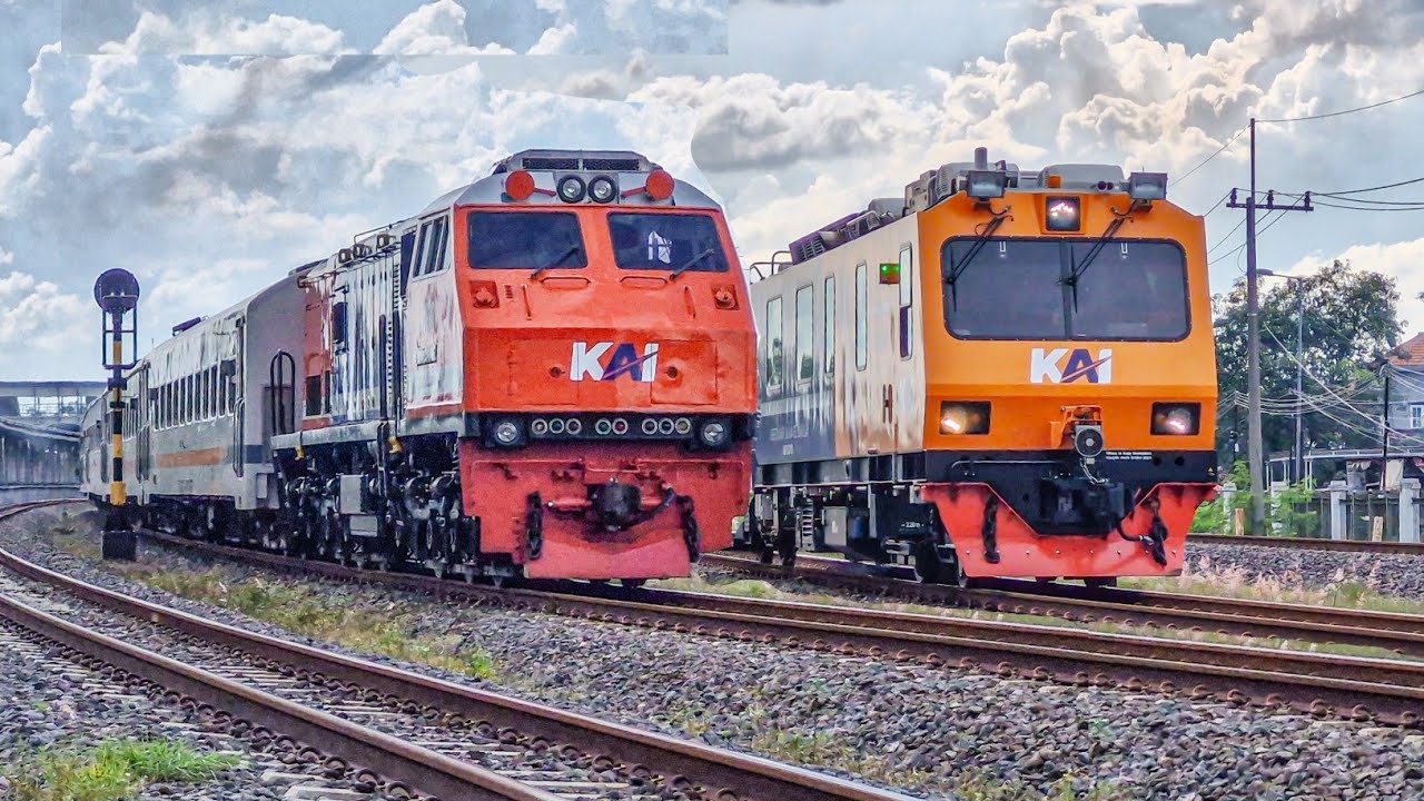 RAMAINYA KERETA API SORE DI STASIUN PERCABANGAN JALUR SEPI!! Kereta Api di Stasiun Tarik, Sidoarjo.