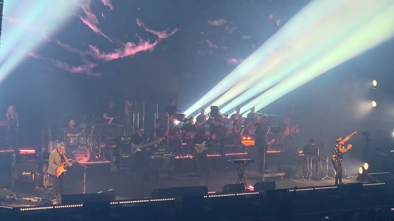 Michal Pavlíček 70 ft. Vilém Čok - Ó hory, ó hory @ O2 Universum 