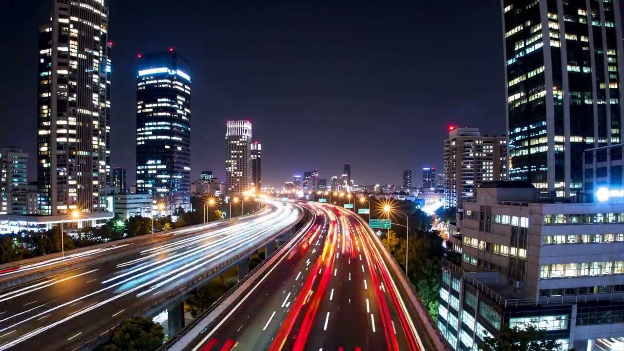 Night City Traffic 4K 🌃 | 1H | Urban Light Trails Relaxing Cityscape TV Art 🔇