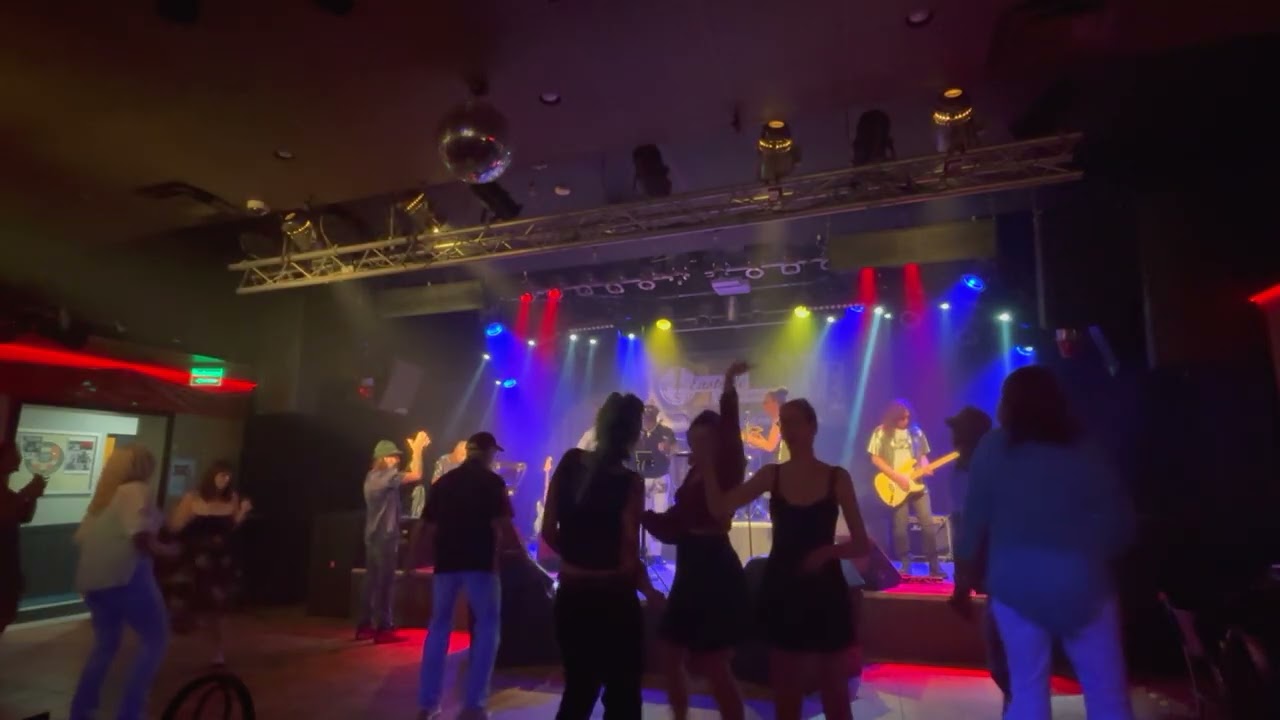 Long Train Runnin’ – The Doobie Brothers | Hollywood Blvd Band Live at Eastside Bar & Grill (Canada)