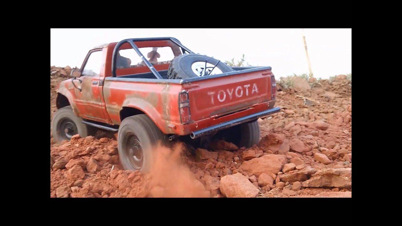 Axial SCX10 Hilux Construction Site Run 2