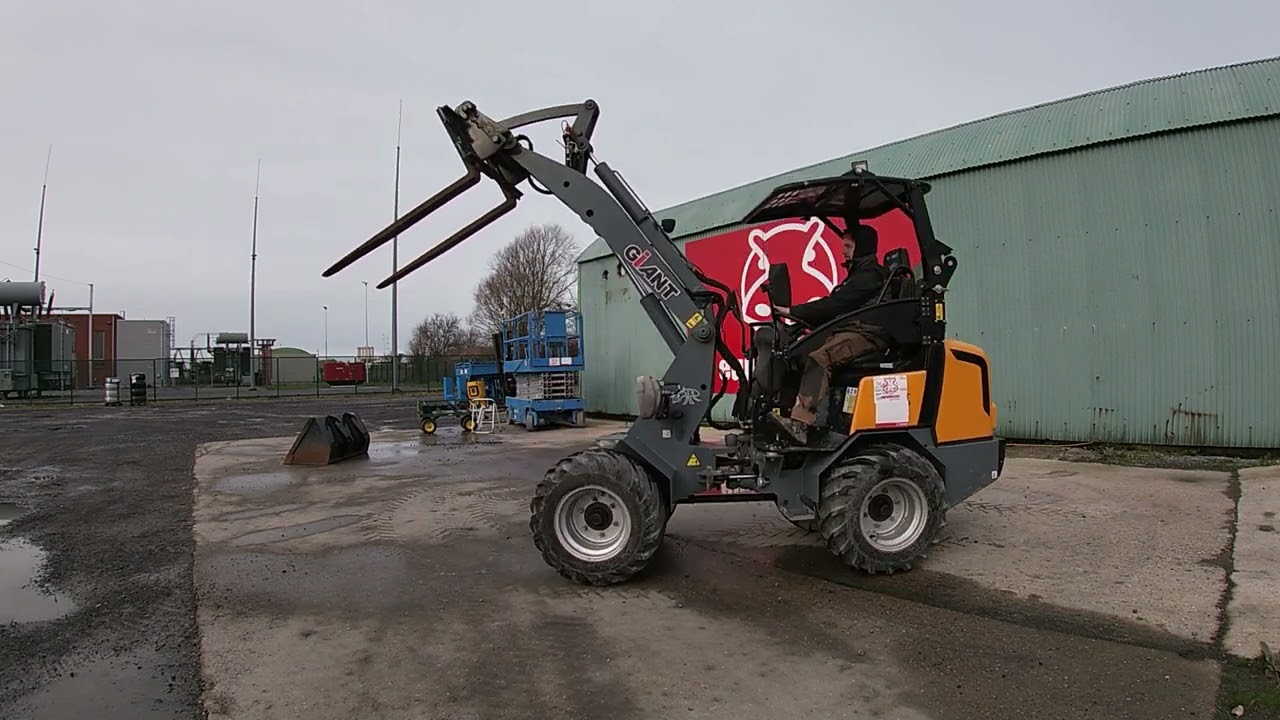 Used GIANT D337T | Used Tracked Skid Steer | equippo.com | Used heavy equipment