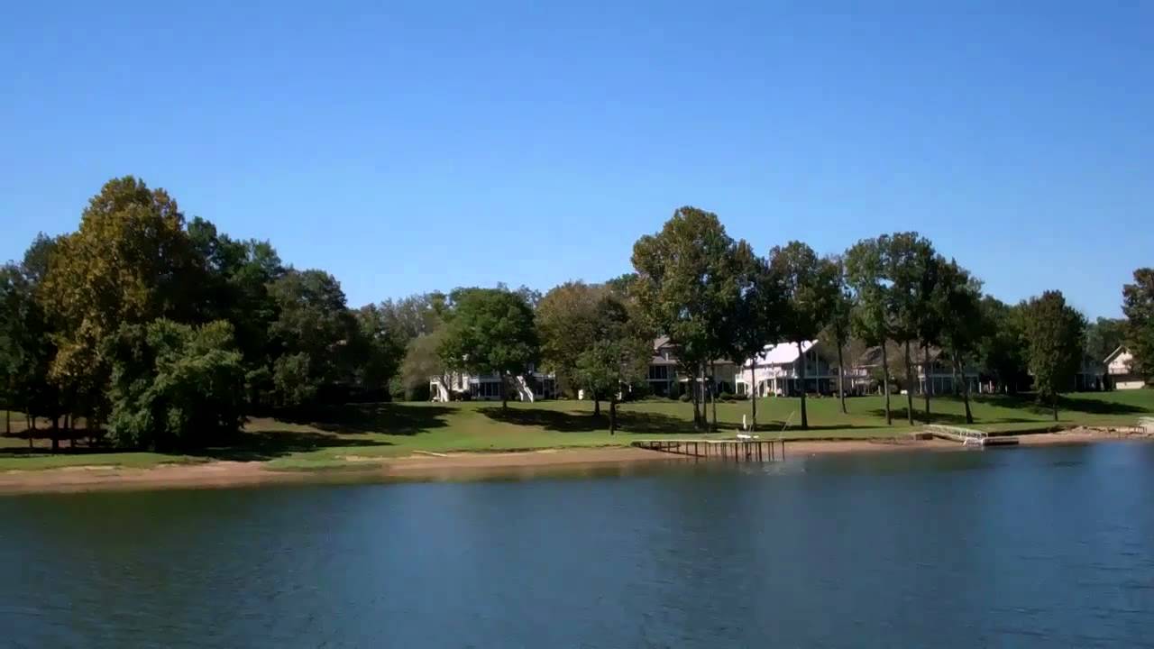 Cruising UP the Tennessee River