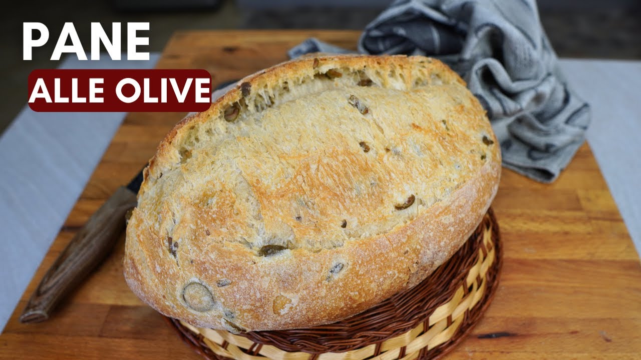 Pane alle OLIVE in GIORNATA: croccante, con la mollica morbida e pieno di olive!