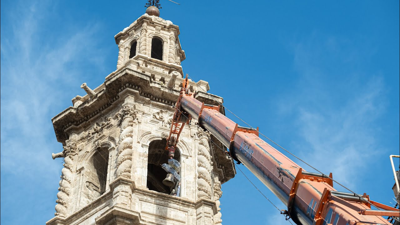 La torre de Santa Catalina recibe su nueva campana mayor y otras cinco piezas restauradas