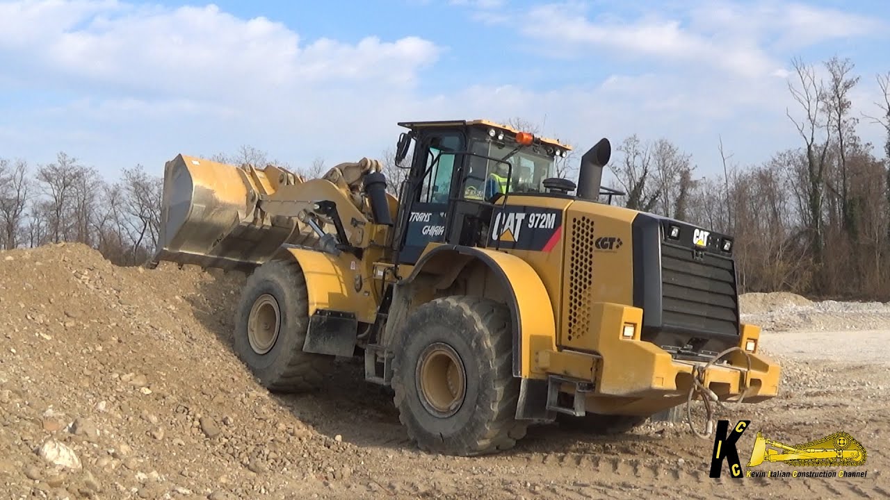 CATERPILLAR 972M Wheel Loader Digging Gravel pt2