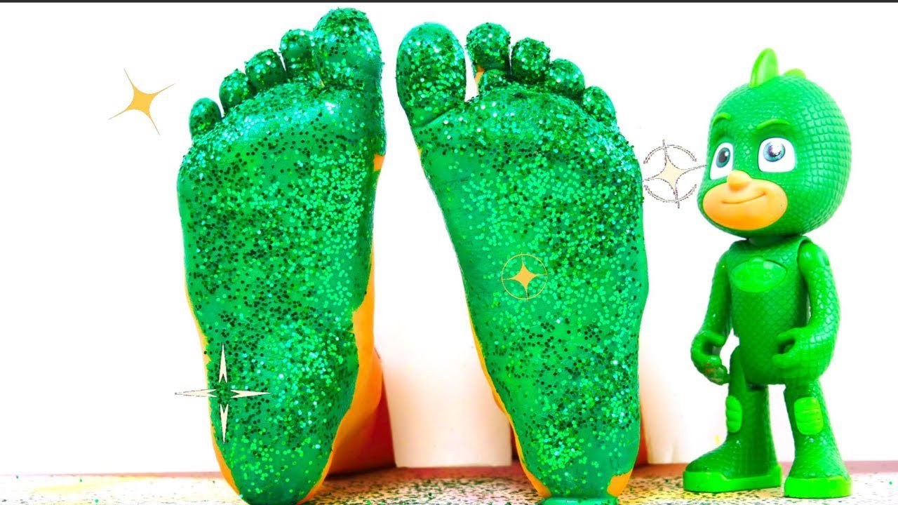 Learn Colors with Pj Masks Toys and Feet Painting