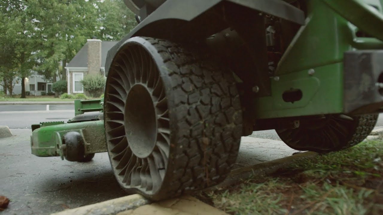 Talking about the Tweel | John Deere Commercial Mowing