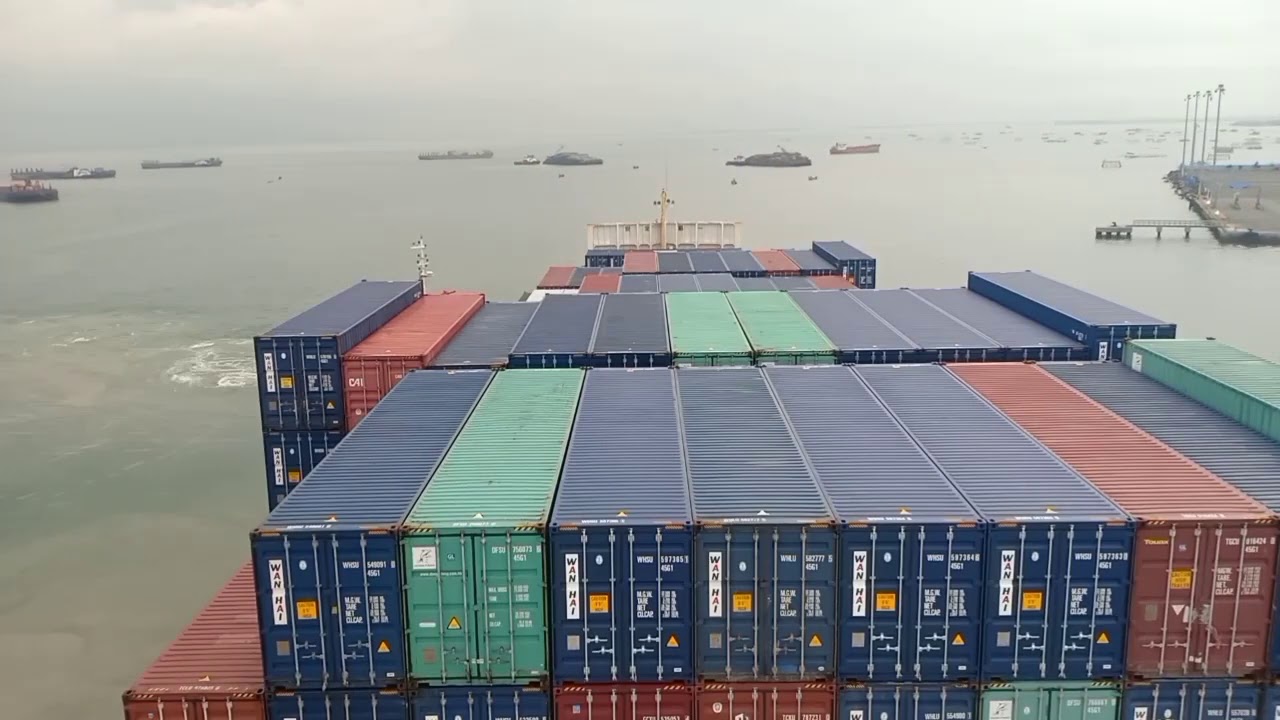 Proses sandar MV WANHAI 216 | suasananya Syahdu