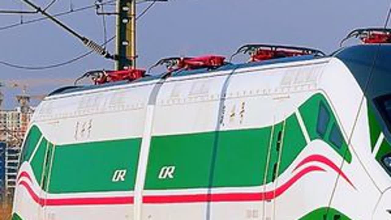 F57311无动力单机专列回送 中车大同新造FXD1-J两台 2026第一桶🤭F57311无动力单机专列回送中车大同新造CR200J-C长编动力集中型动车组FXD1-J8213/8214鼓型动...