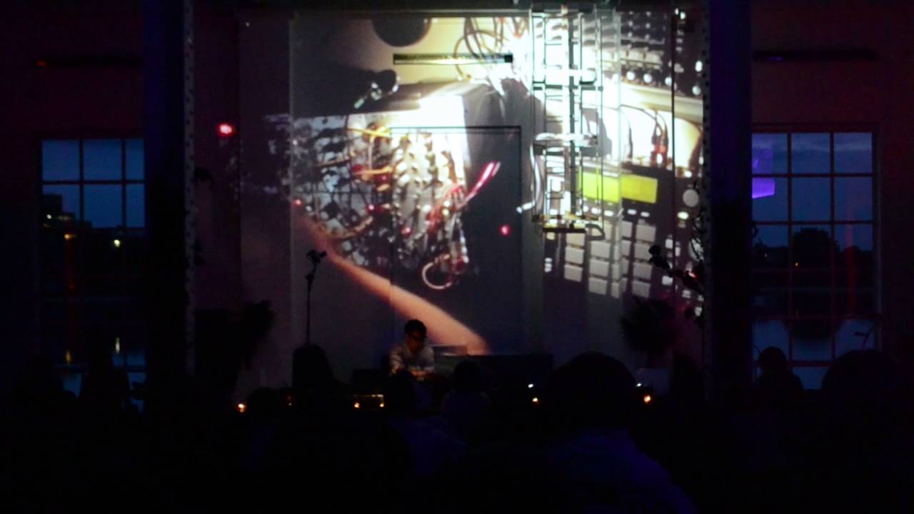 intrinsic ~ Jan Jelinek live ~ E/Tape