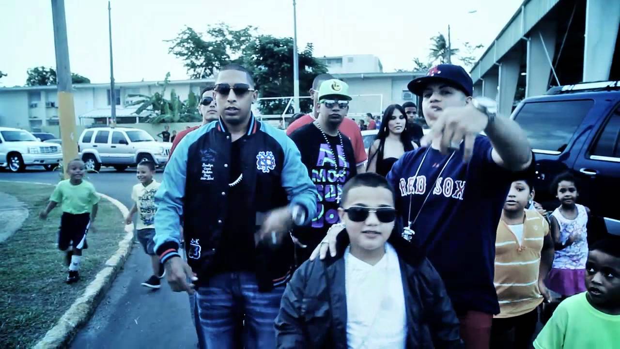 Xavi The Destroyer Ft. J Alvarez Y Nengo Flow @ Caminando Por La Calle (Official Video)