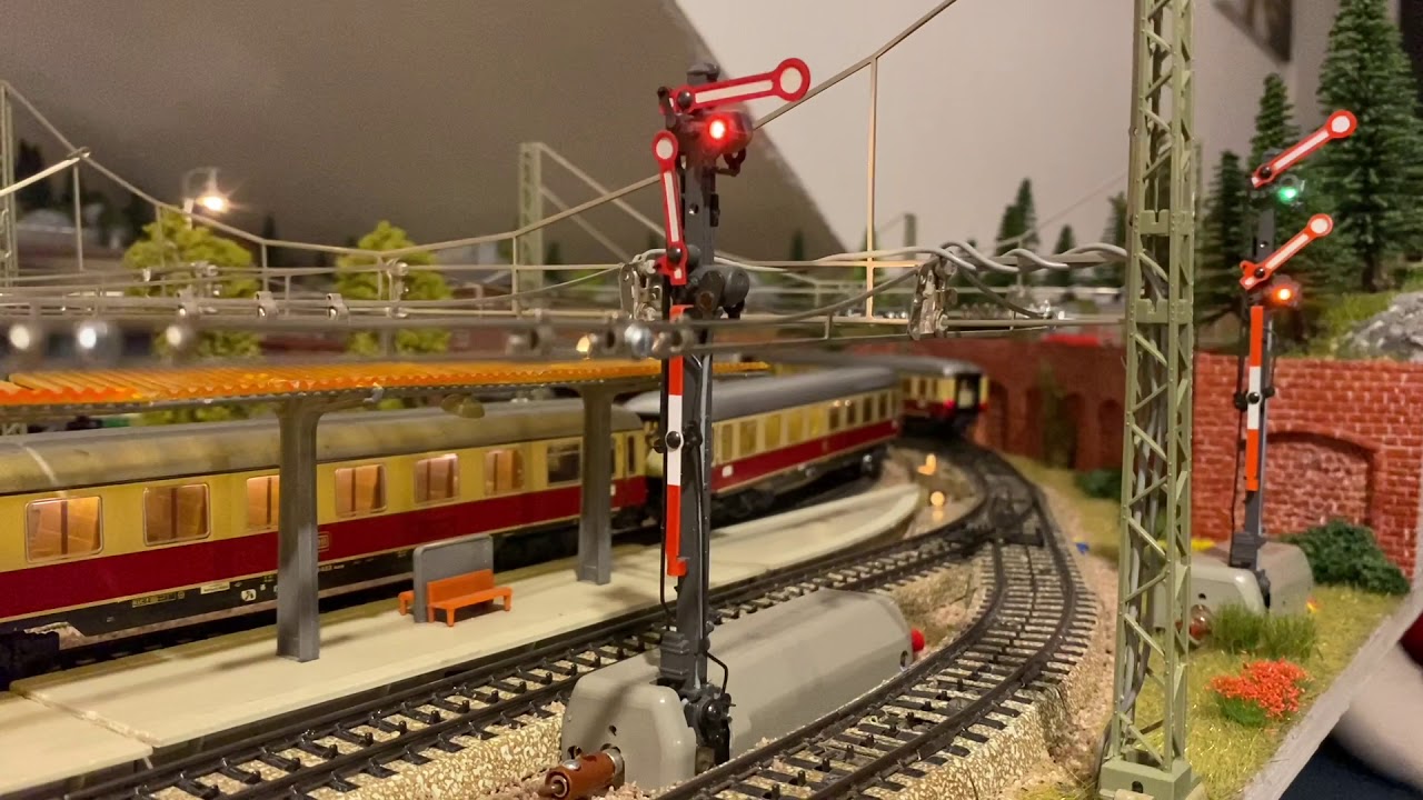 TEEs auf Höllheim (Märklin vintage M-Gleis-Anlage)