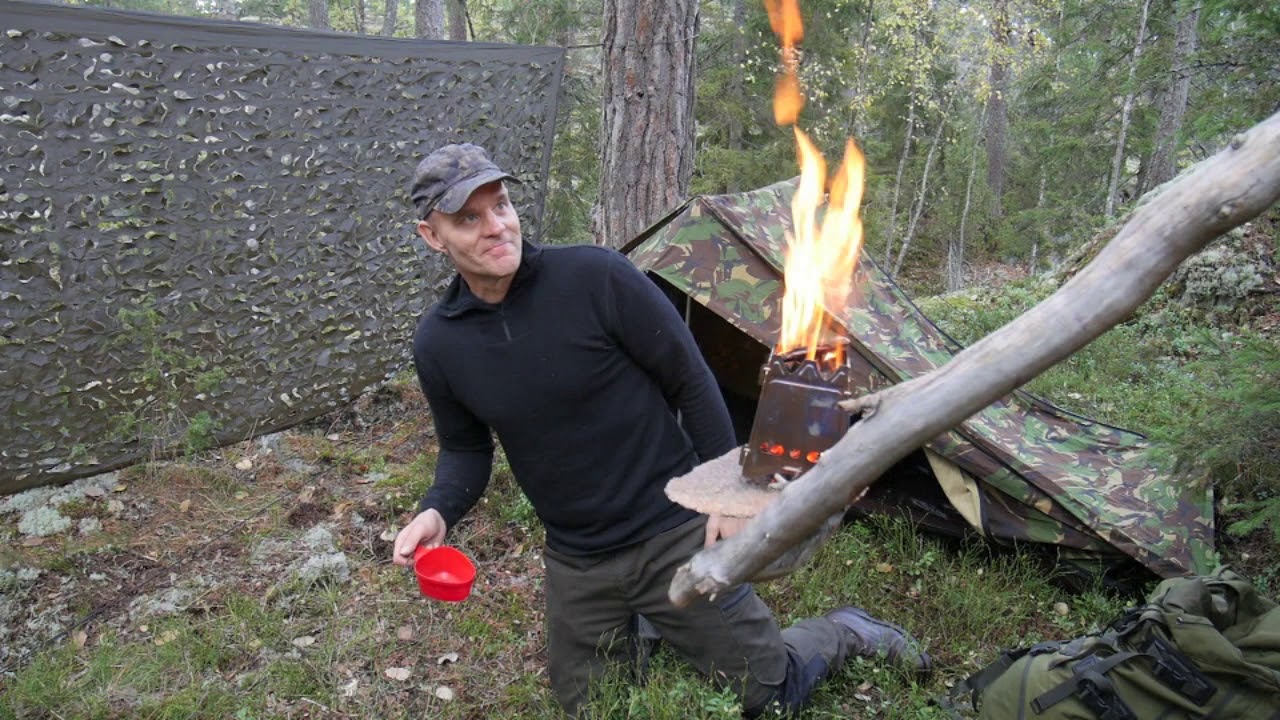 OKTOBER BASE CAMP MED MILITÄR UTRUSTNING