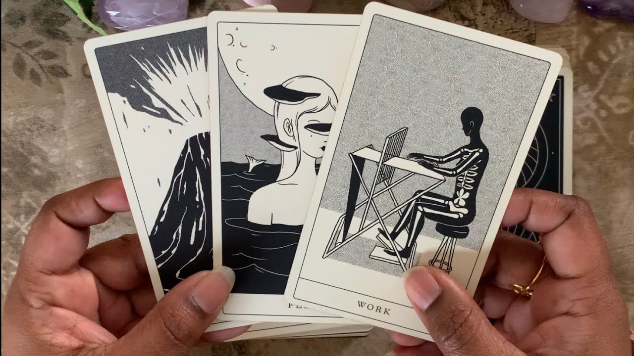 Poesis Oracle | Flip Through, First Impressions & Readings of a few of the poems