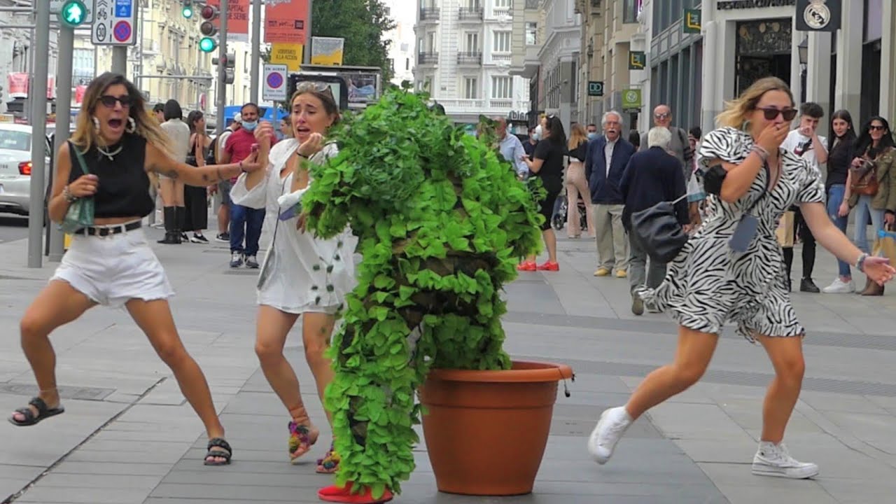Scare Day in Madrid | Bushman Prank