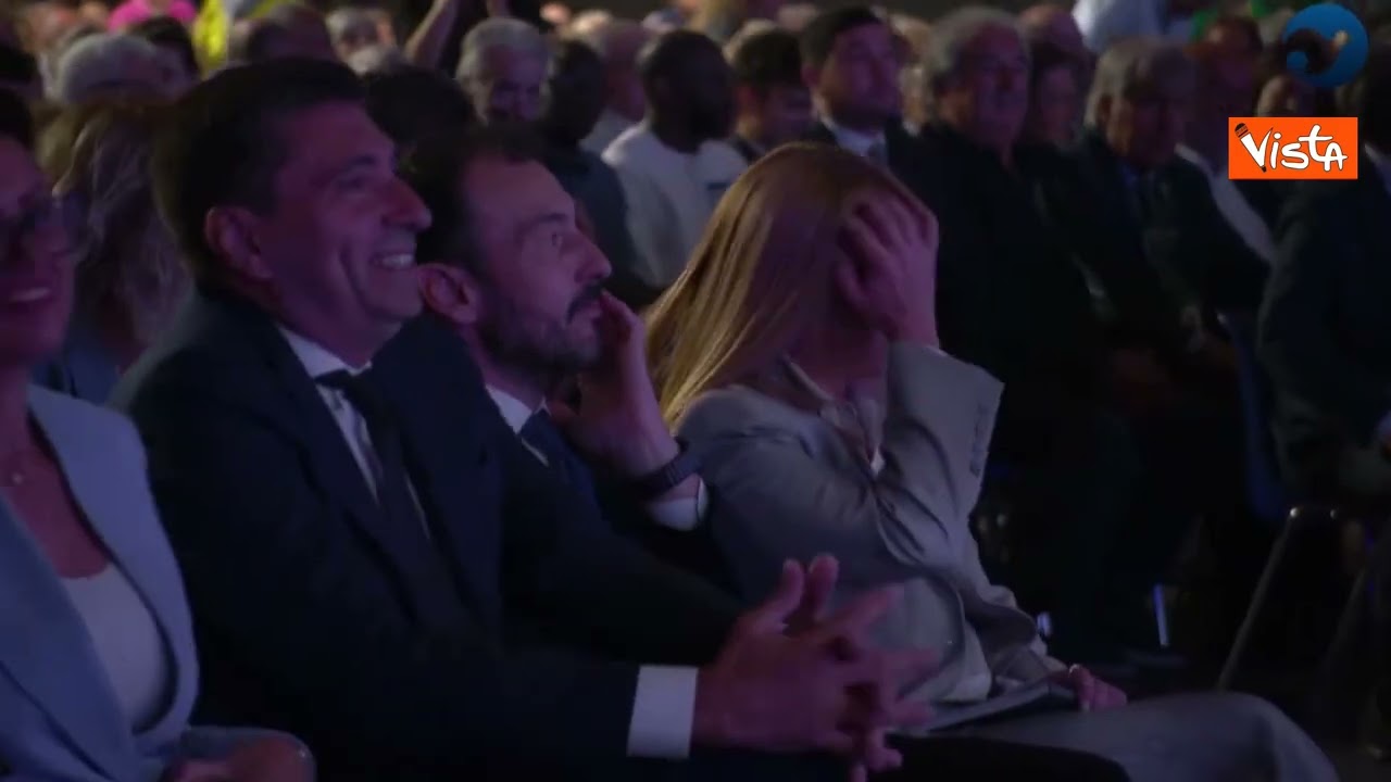 Standing ovation per Giorgia Meloni al Meeting di Rimini che si commuove