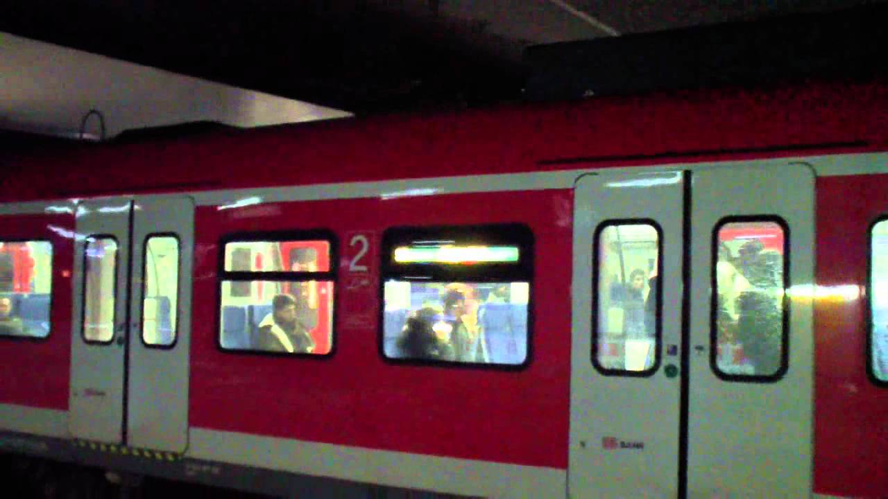 Am Abend im Düsseldorfer Hauptbahnhof (BR 422 & BR 143) (HD)