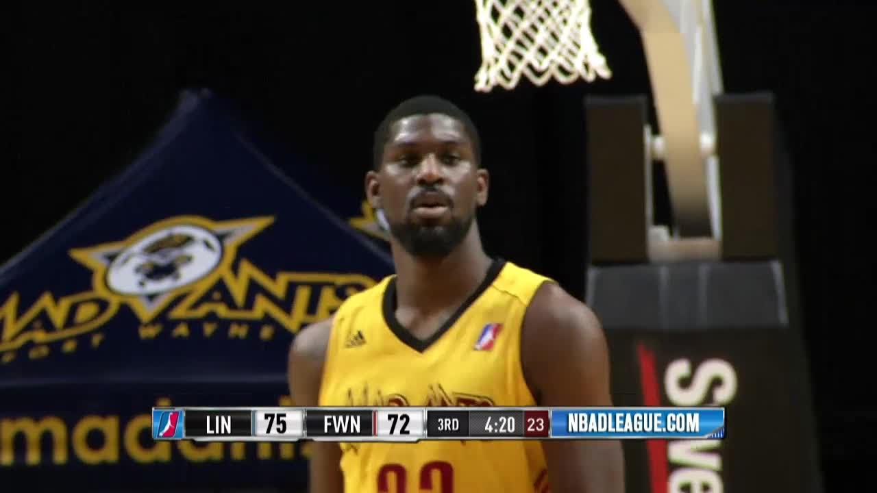 Alex Poythress throws it down vs. the Nets