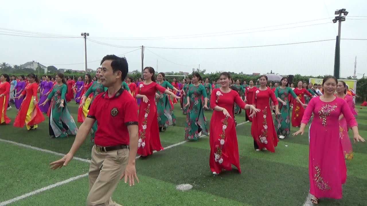 Phố hoa, nhảy dân vũ đồng diễn áo dài 28 câu lạc bộ dân vũ xã, huyện tỉnh Thái Bình