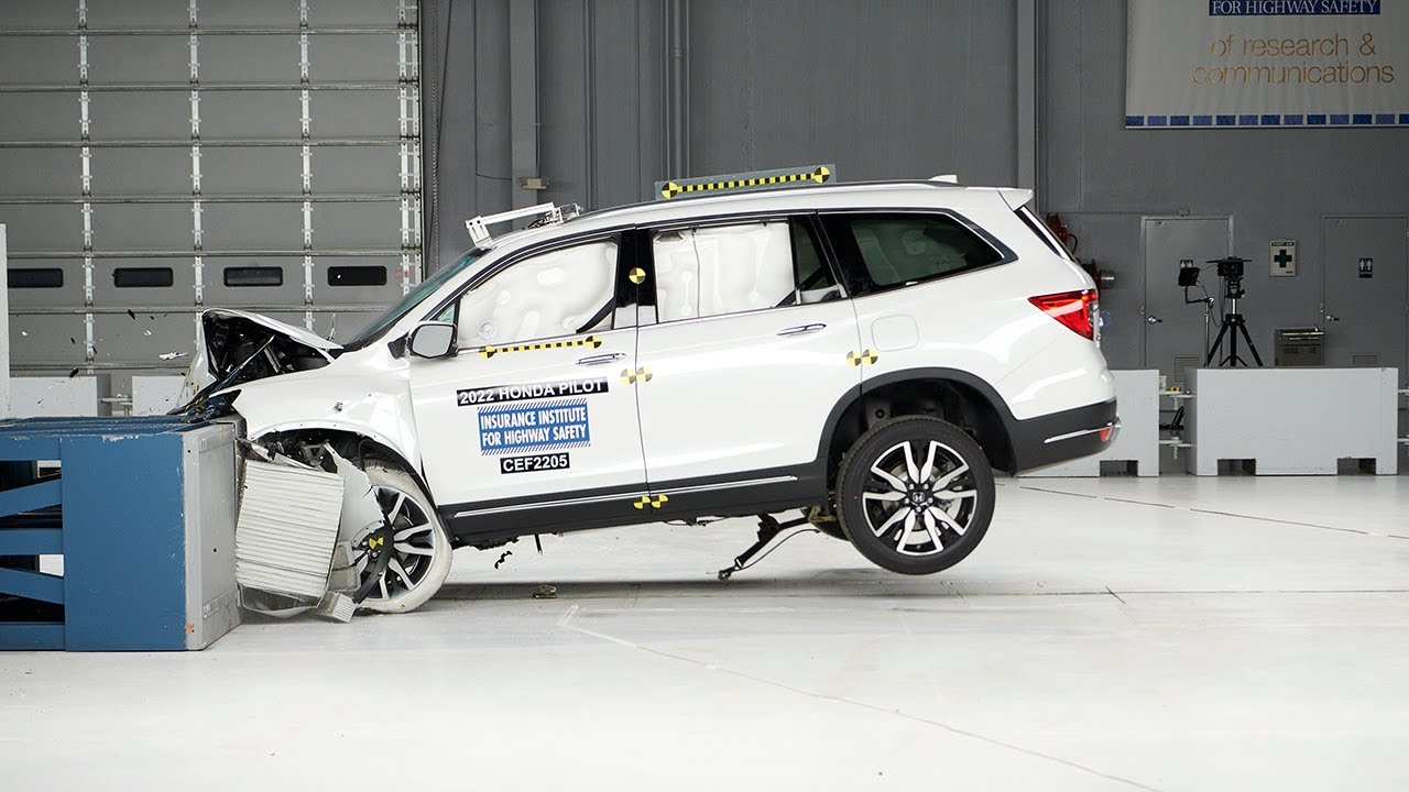 2022 Honda Pilot updated moderate overlap front IIHS crash test