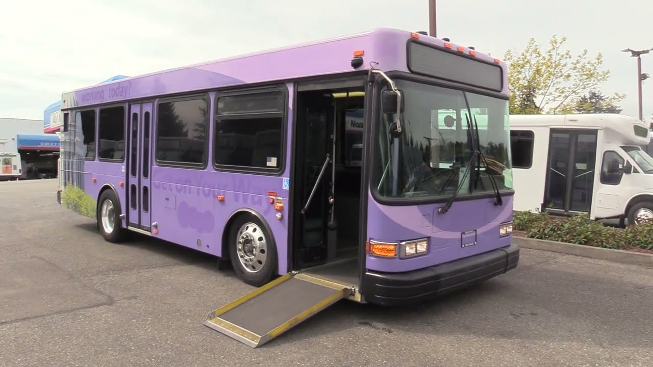 2005 Gillig Low Floor 23 Passenger ADA Transit Bus - T91098