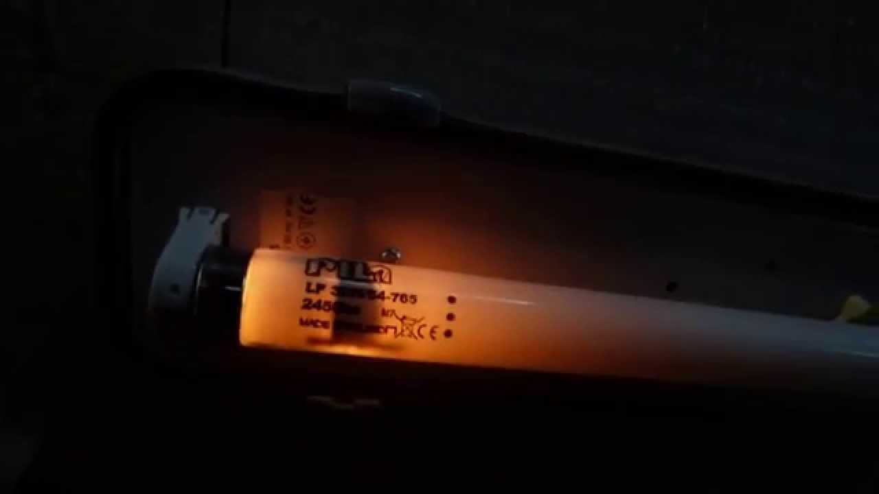 EOL - Wyeskploatowana świetlówka Piła T8 36W - fluorescent tube burnout T8