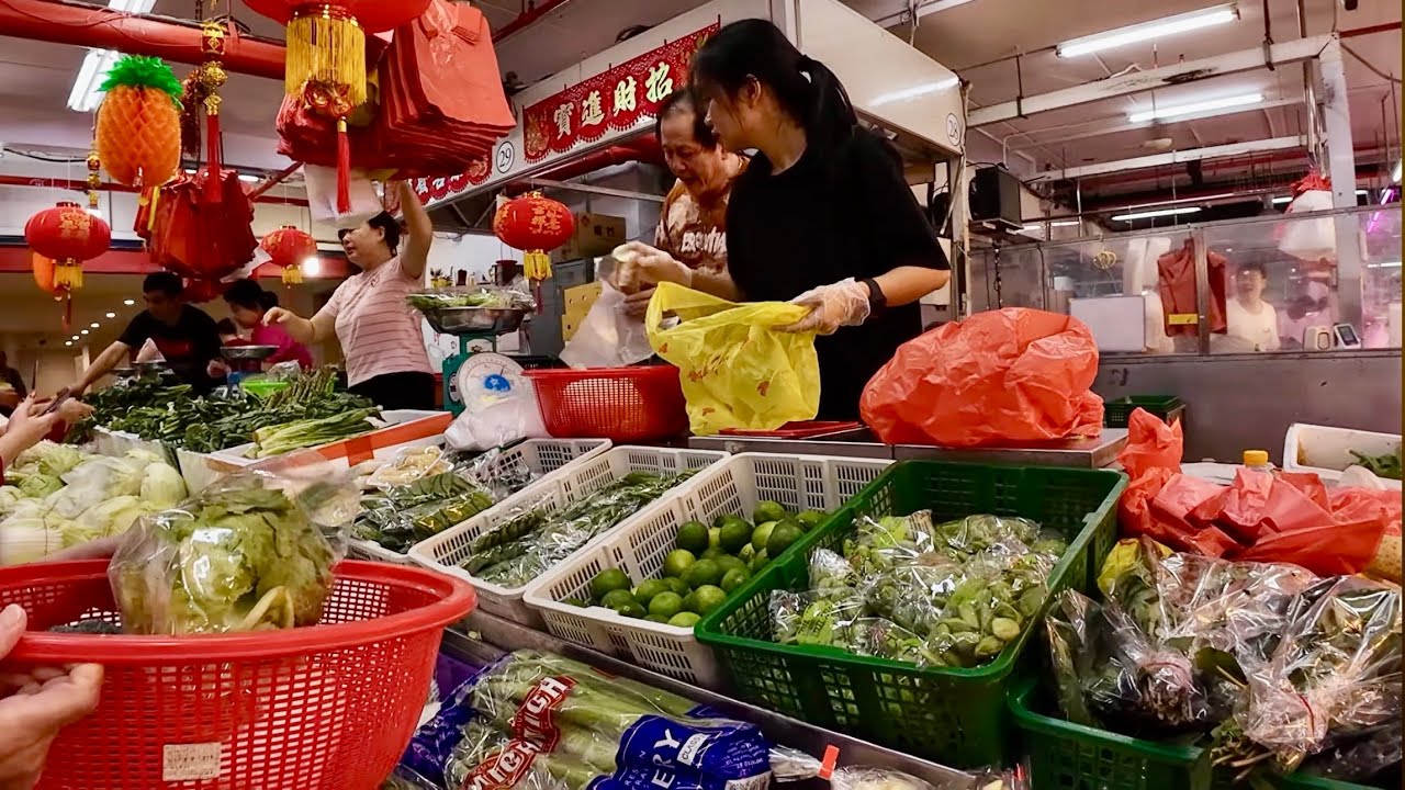 Chợ tết tại Singapore định kiến  cho người thích đi mua sắm cận tết 