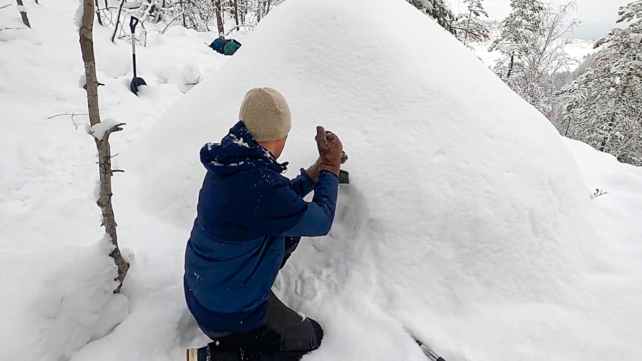Underground House Buried in Deep Snow – Extreme Winter Survival Shelter Build