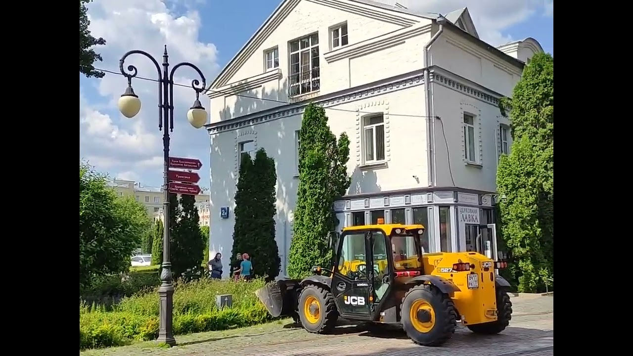 Петровский парк.  Петровский путевой дворец. Москва.