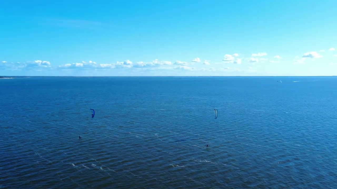 Andernos-les-Bains vue du ciel 🌅 Kitesurf, bateaux et pirogue géante sur le Bassin !