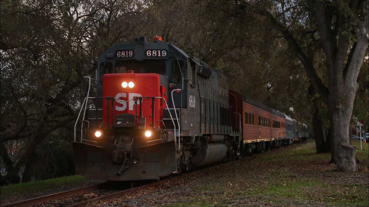 California State Railroad Museum Holiday Train with SP 6819, AMTK 281 and more!!!