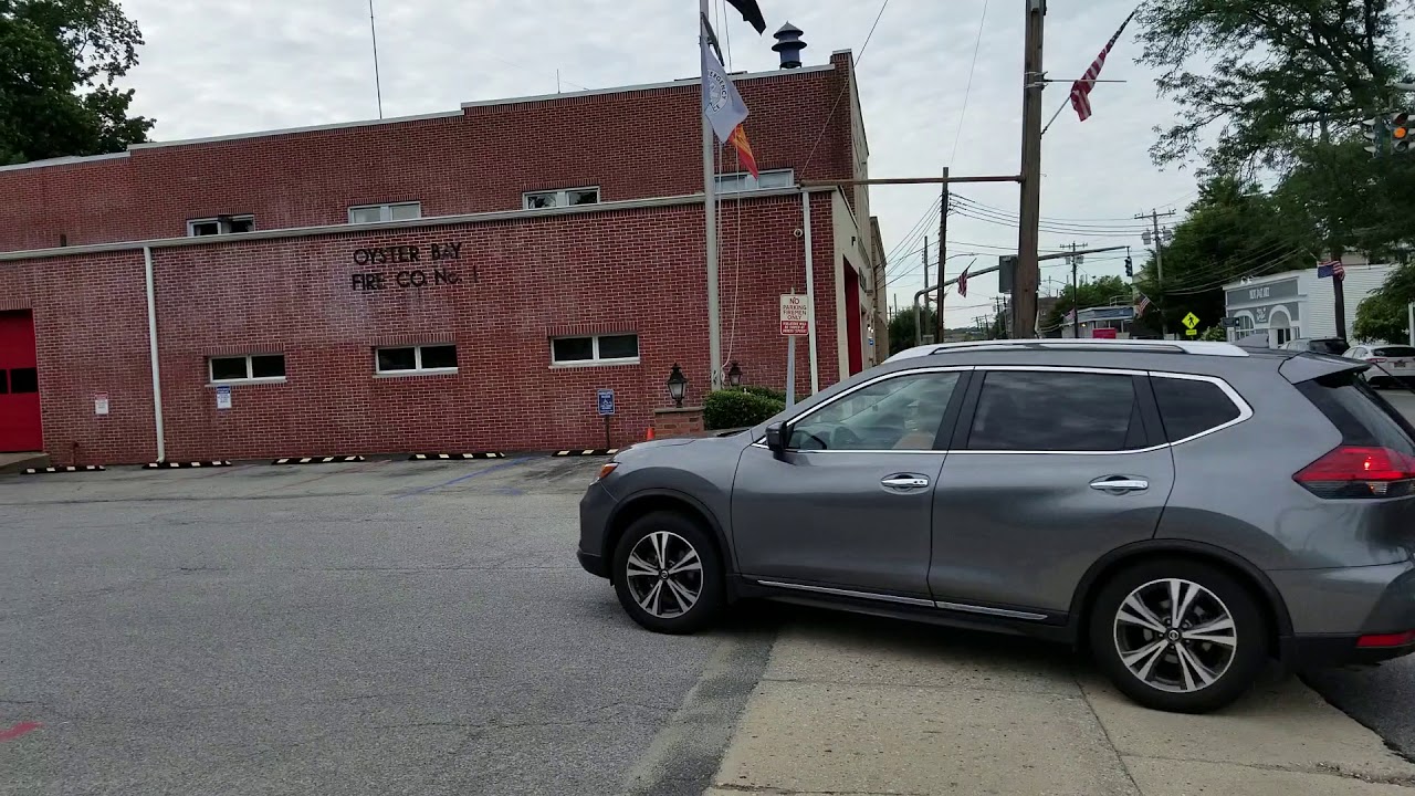 LOUD SIREN FROM OYSTER BAY FIRE STATION ON SOUTH STREET & RESPONDERS - NEW YORK
