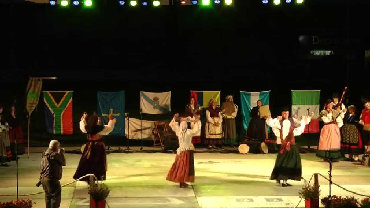Asturian folk dance: Muñeira de Batriban & Xota de Cerdedo