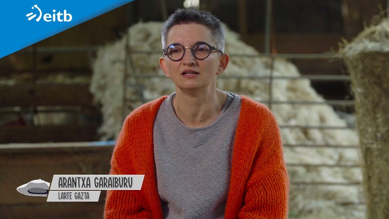 Arantxa Garaiburu: ''Gure ardiak moko finekoak dira, belar ona gustatzen zaie''