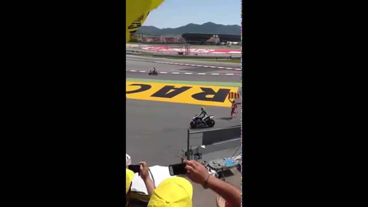 Valentino Rossi, salute to fan club at Barcelona