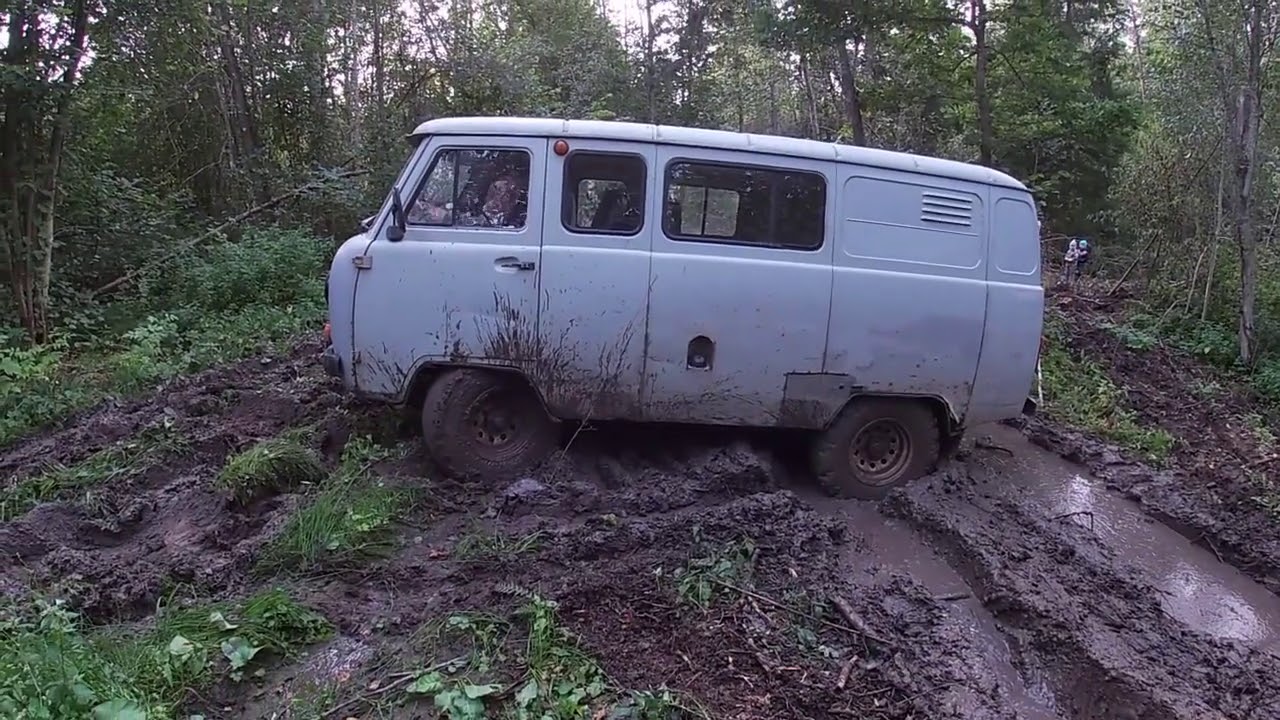 Два ЛуАЗа и УАЗ буханка. Установили на лунта другой родной мотор едем испытывать.