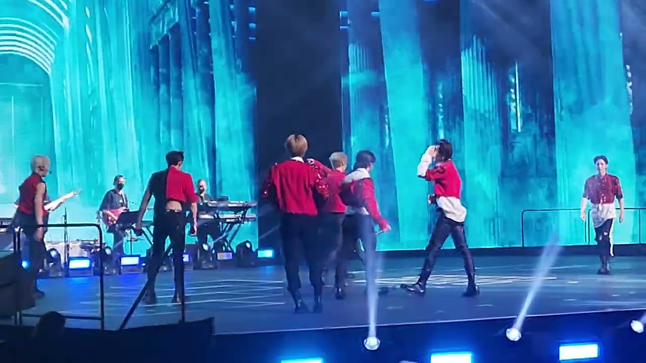 Stray Kids In LA - Hellevator + TOP + Victory Song