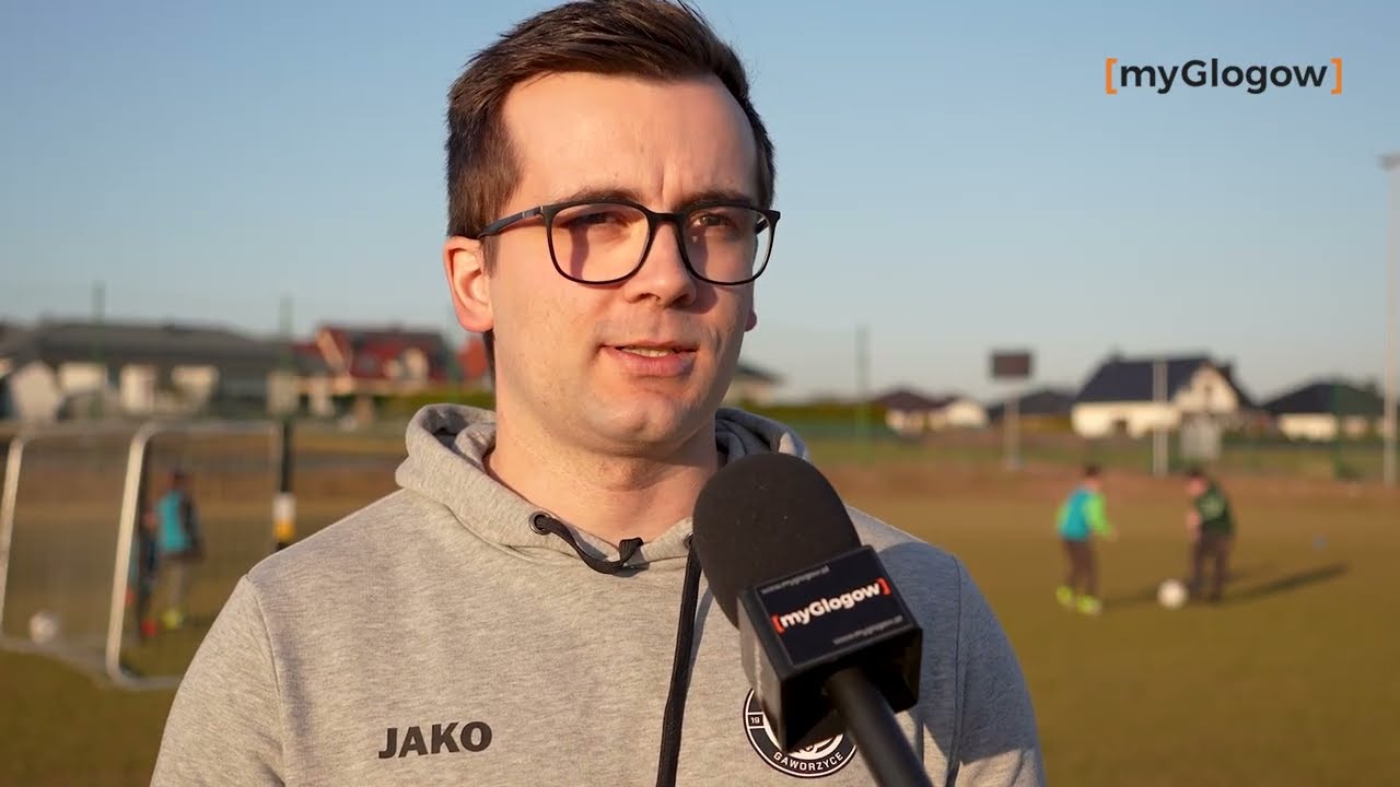 Telefon przegrał z piłką! Dzieci wróciły na boisko w Gaworzycach