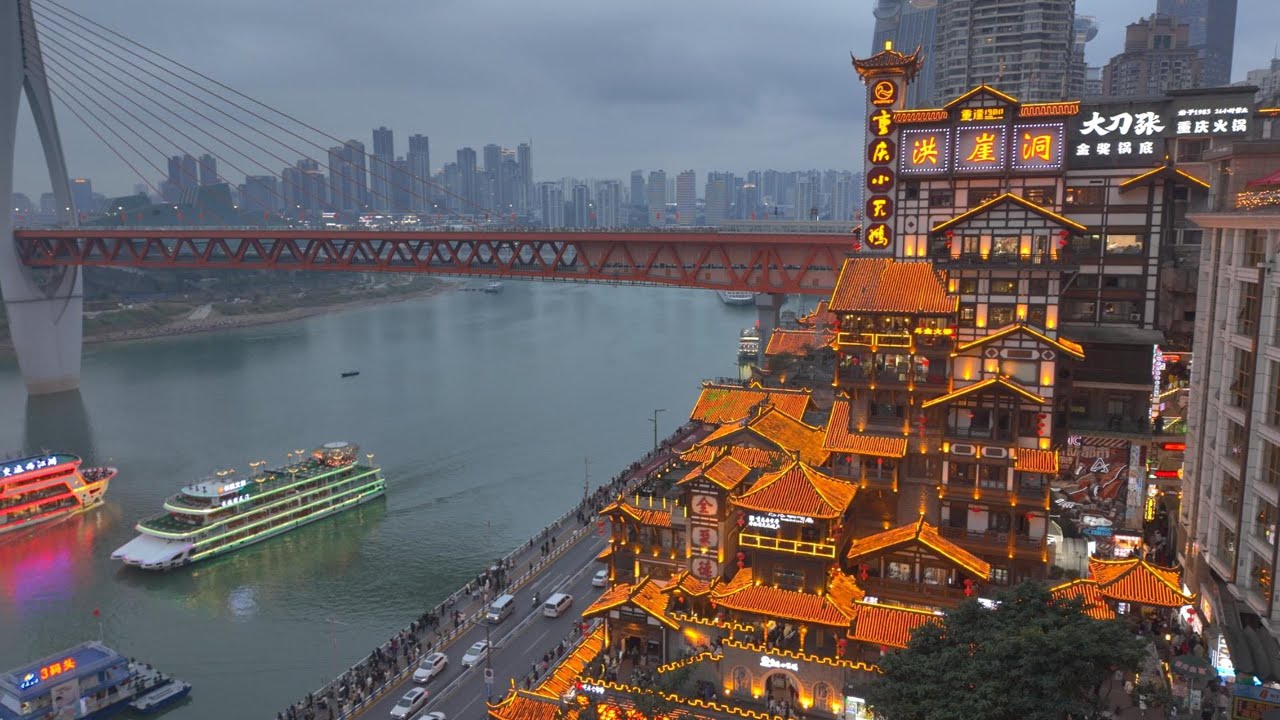 仿佛走进千与千寻的世界，灯火璀璨亦充满魔幻色彩 | 中国重庆洪崖洞 散步 [4K HDR]