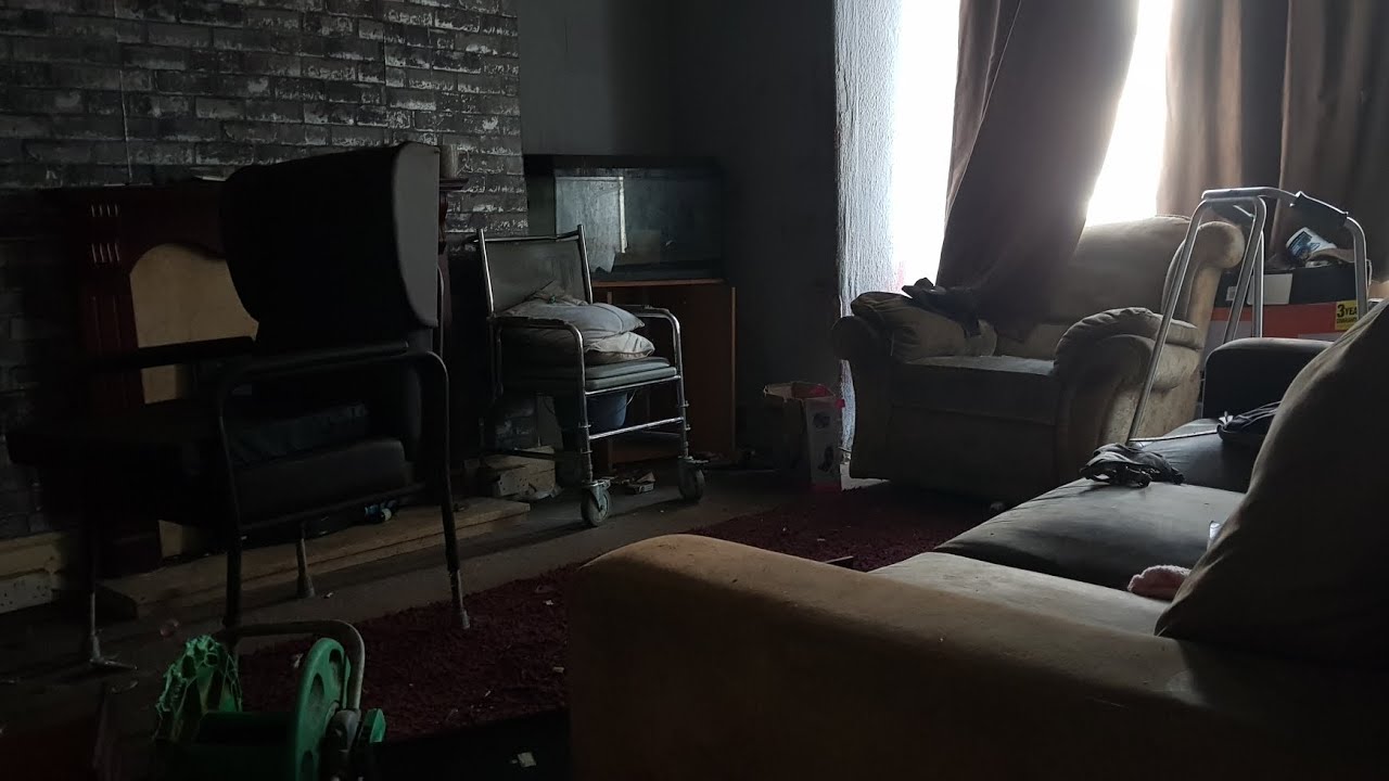 Exploring An Abandoned House With Everything Left Behind (Abandoned Places Blackpool)