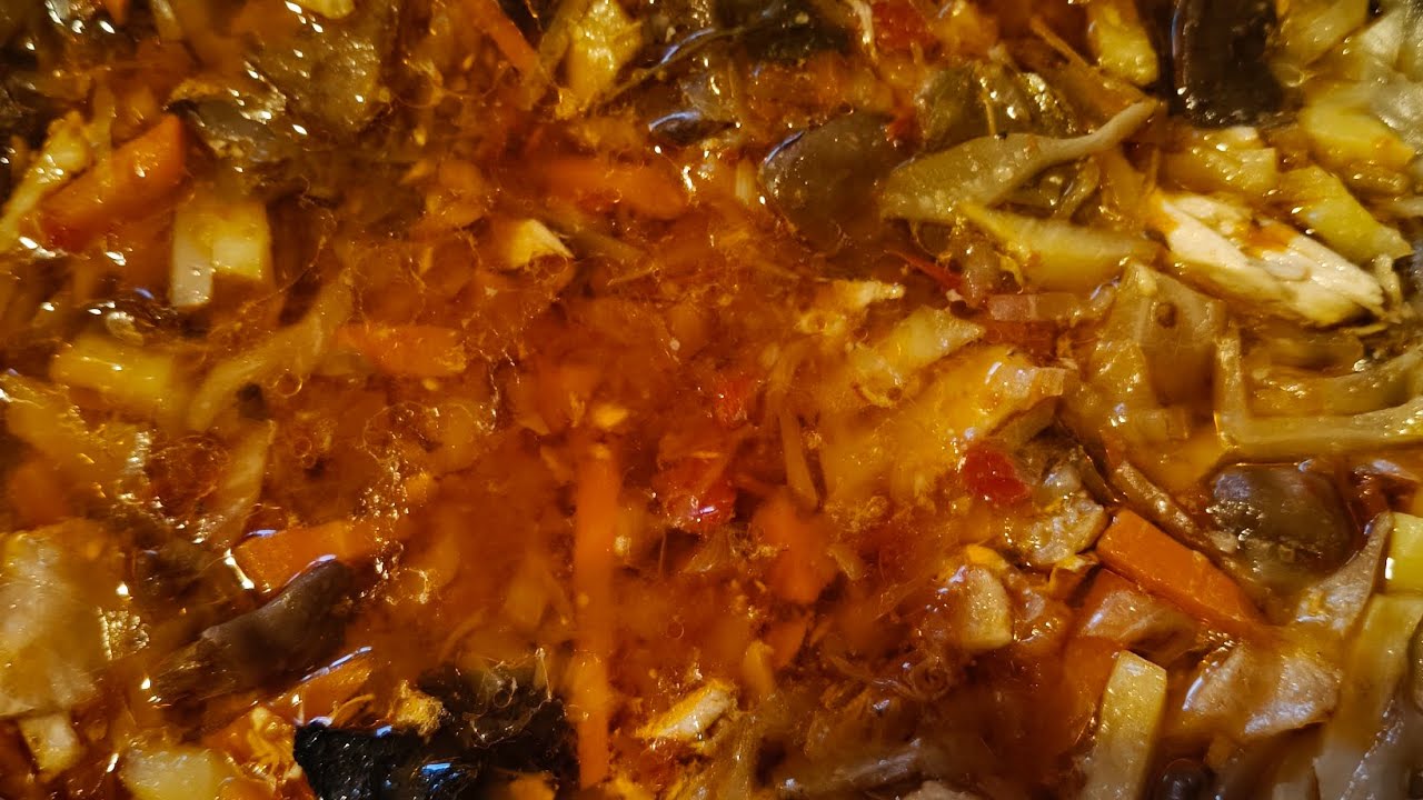Щи грибные на курином бульоне