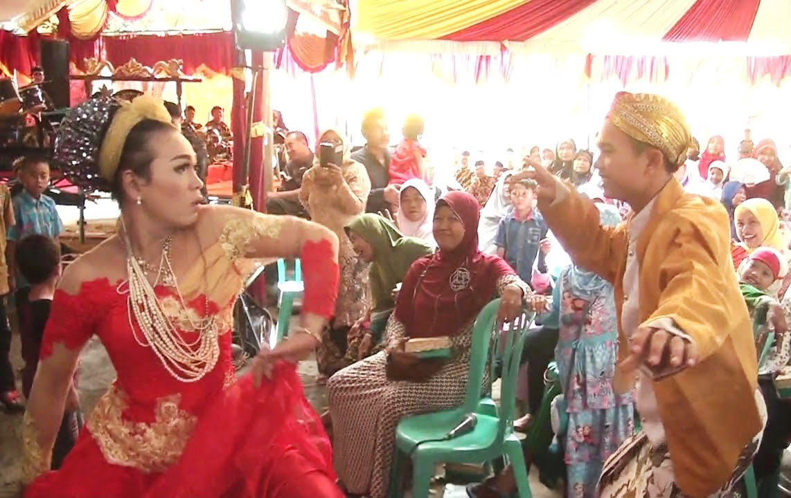Kirab Temanten Jawa Paling HEBOH (HD) ~ CUCUK LAMPAH REOGAN & KOPROL