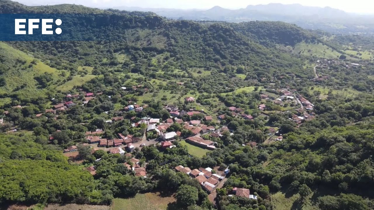 Fallece director de la PNC de El Salvador en tr&aacute;gico accidente a&eacute;reo junto a un fugitivo y altos fun
