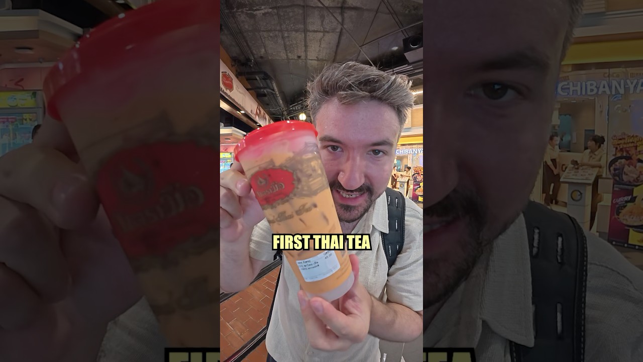 I tested the famous 45 Baht thai tea in Bangkok Thailand?! 📍 🇹🇭