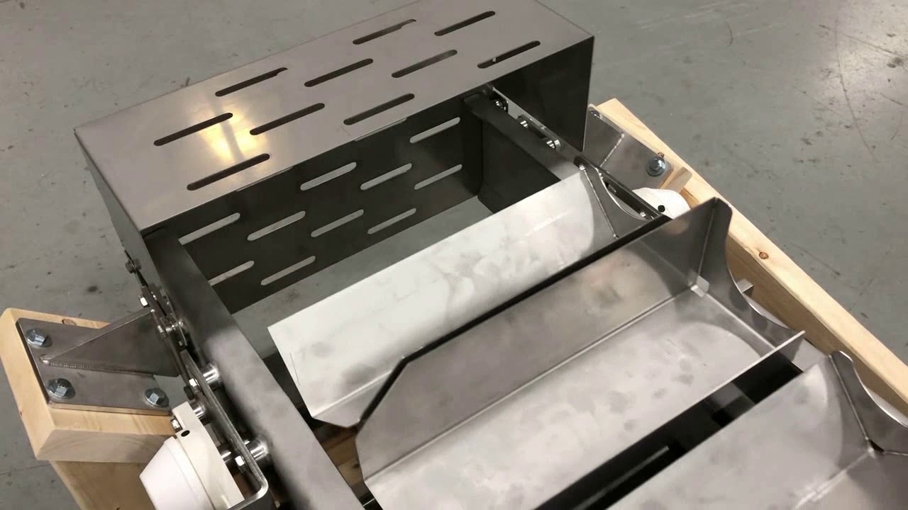 Horizontal Bucket Conveyor with 45° Product Rotation by Multi-Conveyor