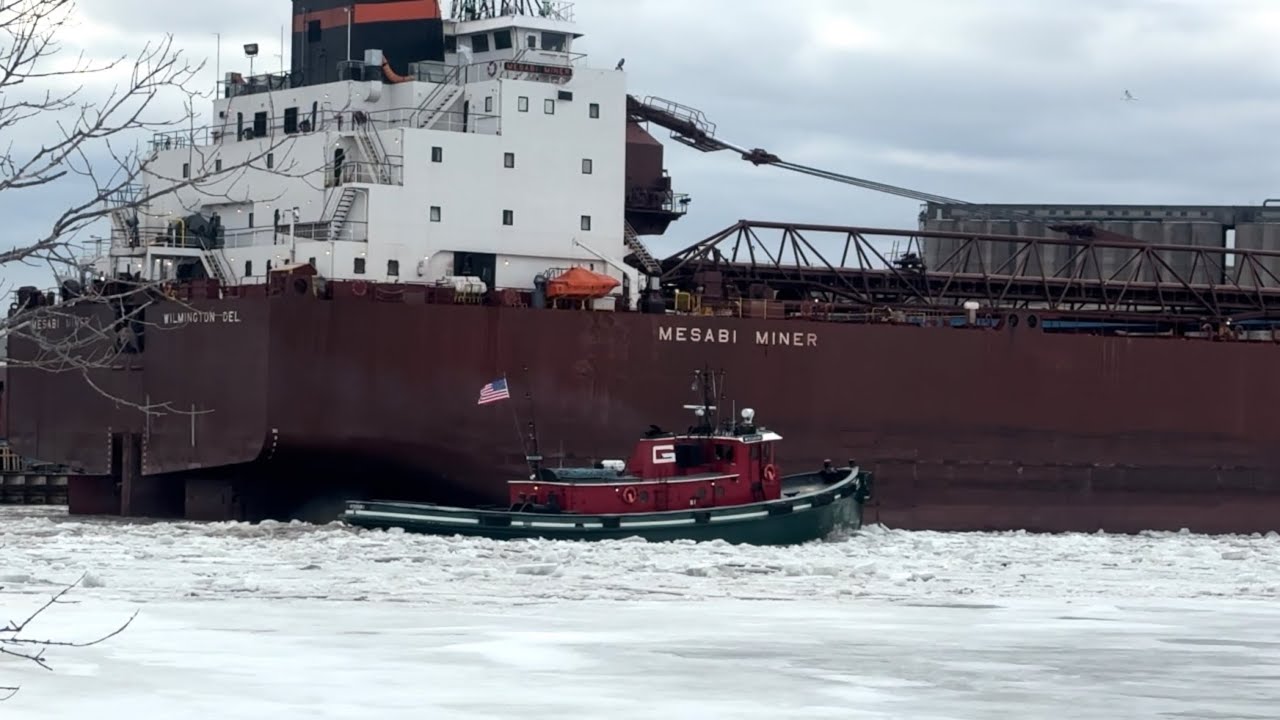 Heavy Duty Teamwork to Free a Thousand Footer From the Ice