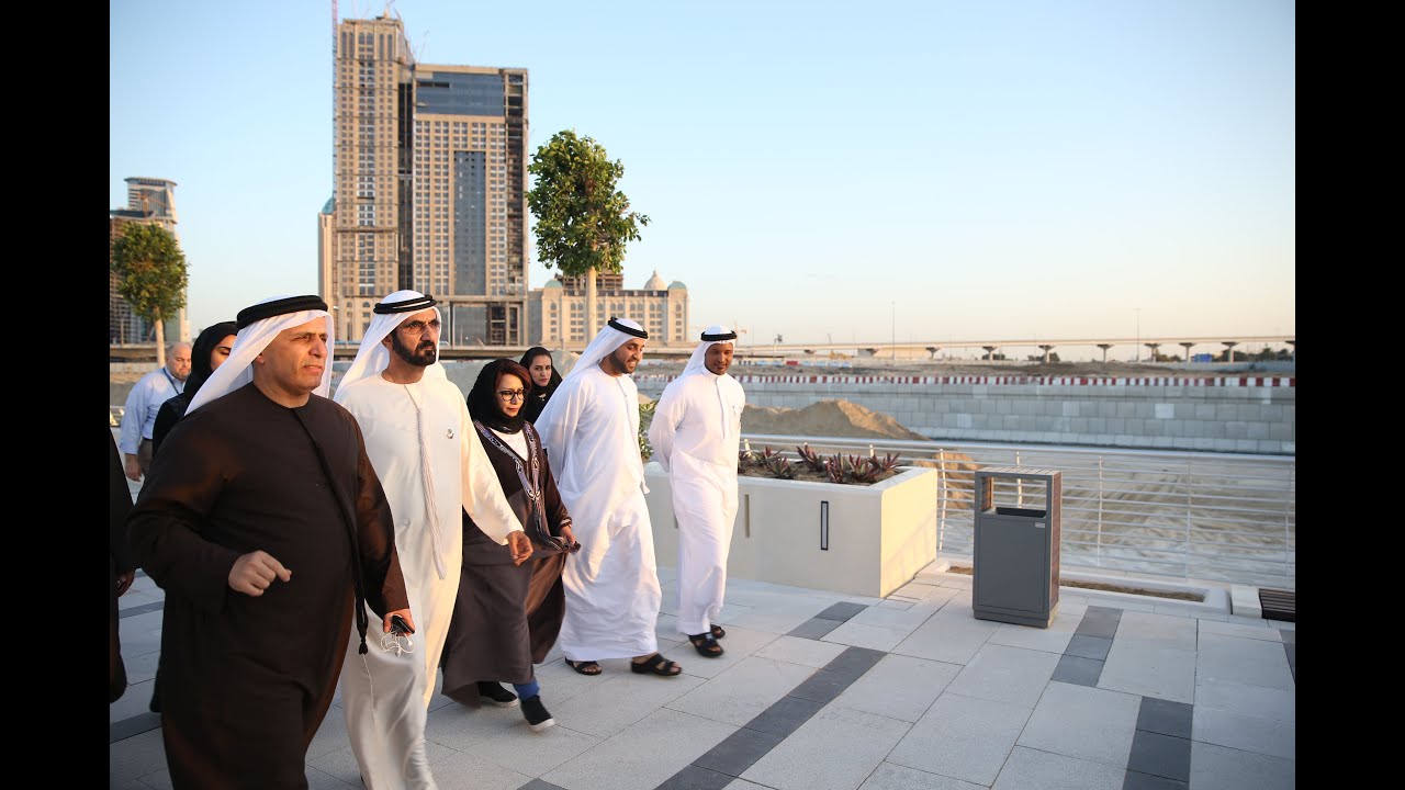 محمد بن راشد يتفقد سير العمل في مشروع قناة دبي المائية