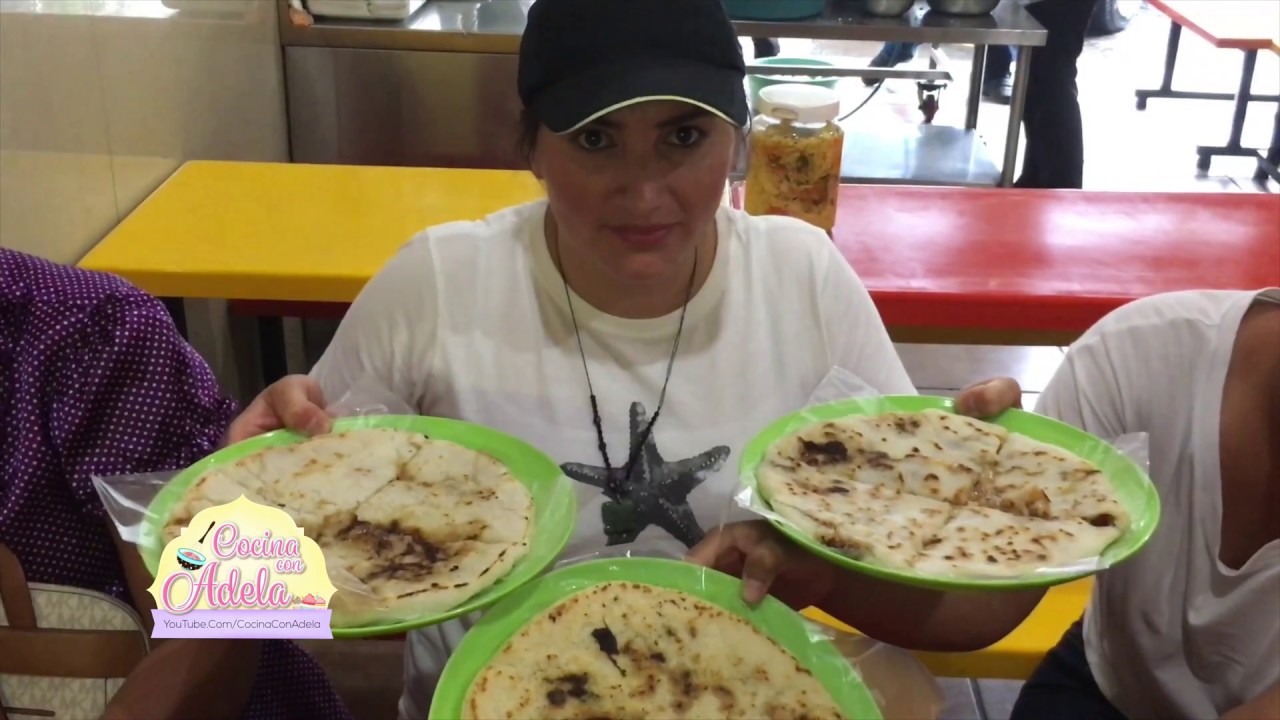 Comiendo las famosas pupusas locas de Olocuilta en El Salvador - [Invitados por: El Salvador Nacion]