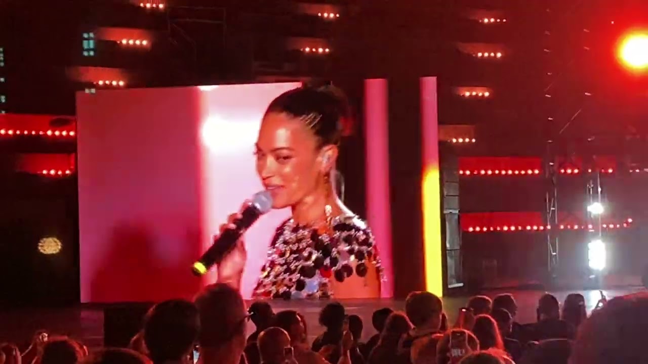 Elodie &rdquo;Tribale&rdquo; RTL 102.5 Power Hits Estate 2022 ➡️ Arena di Verona 💛💙